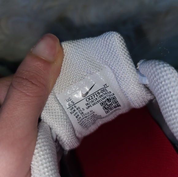 Sneakers - Picture 6 of 8